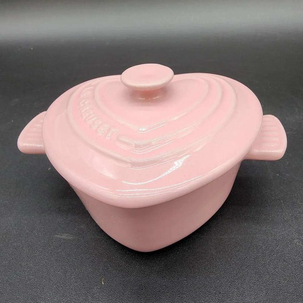 Le Creuset 4in Pink Heart Cocotte Mini Ramekin Stoneware Lidded Dish Valentines